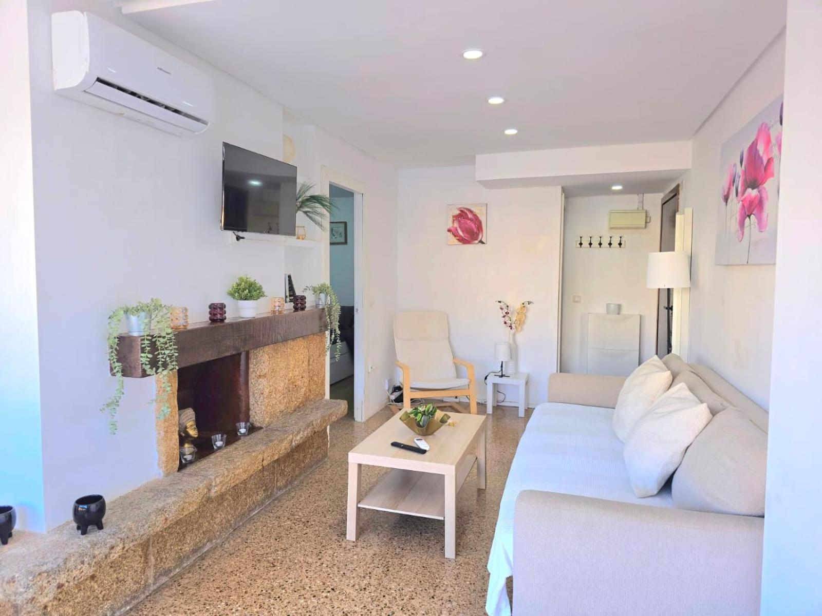 Nogalera Rainbow 2-Bedroom Apartment, Pool And Parking By Namaste Elite Torremolinos Exterior photo