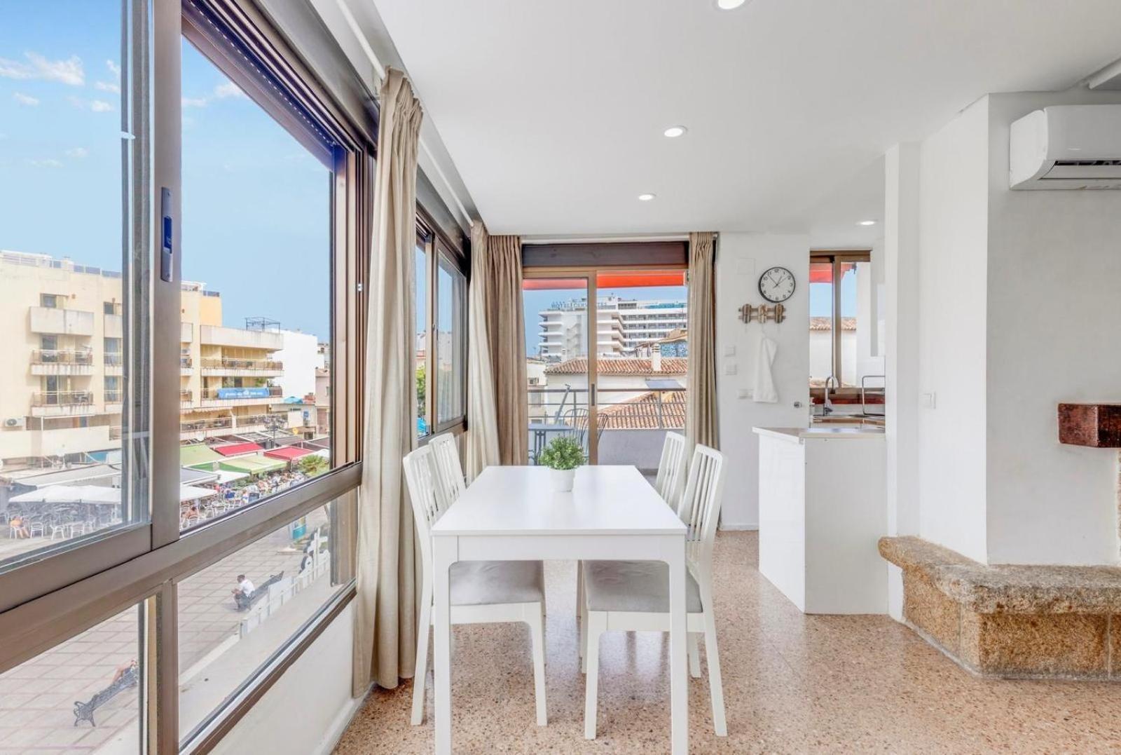 Nogalera Rainbow 2-Bedroom Apartment, Pool And Parking By Namaste Elite Torremolinos Exterior photo