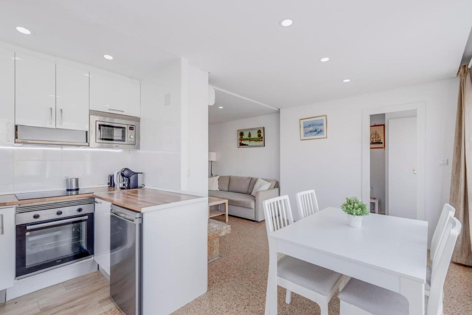 Nogalera Rainbow 2-Bedroom Apartment, Pool And Parking By Namaste Elite Torremolinos Exterior photo