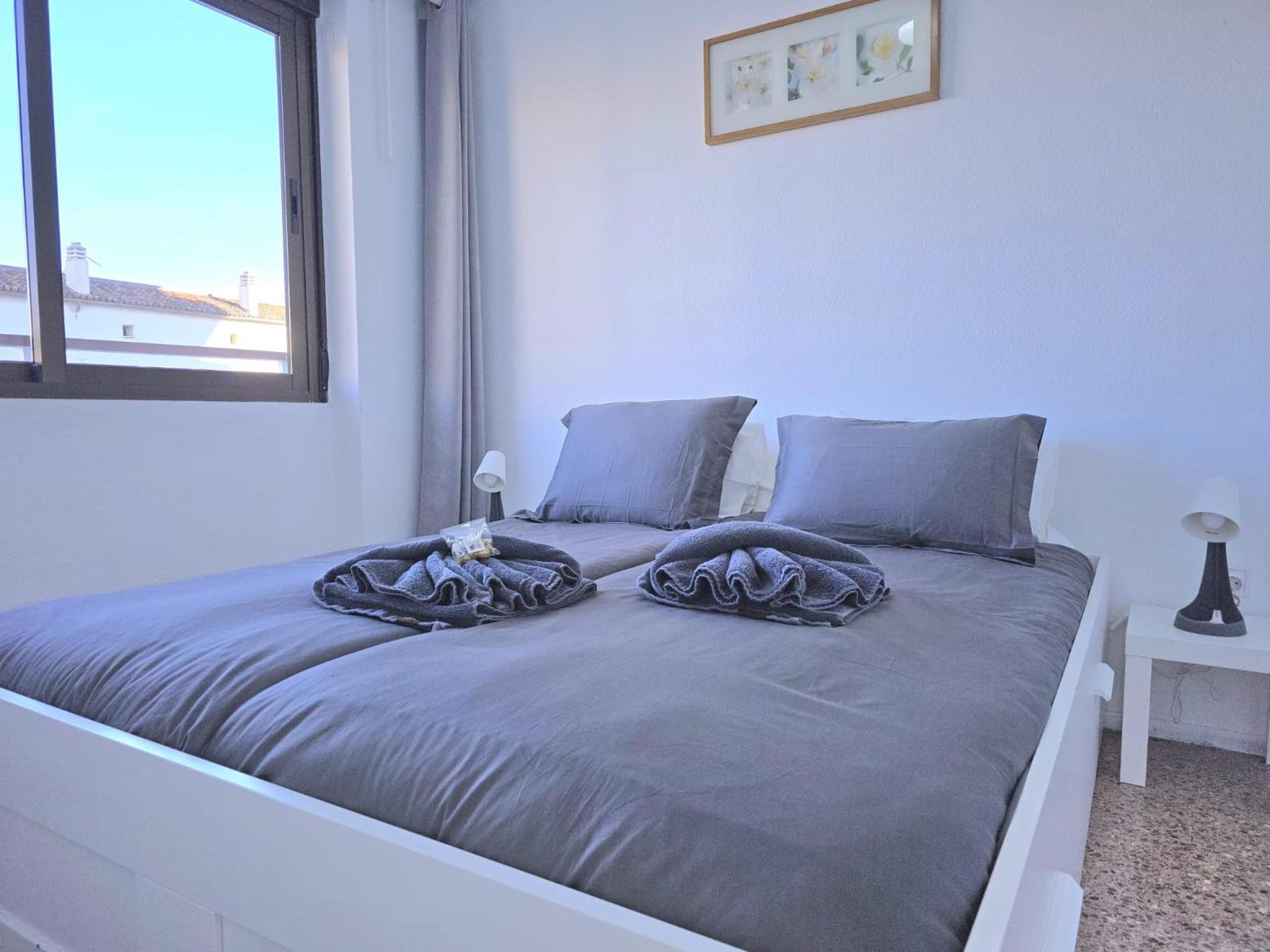Nogalera Rainbow 2-Bedroom Apartment, Pool And Parking By Namaste Elite Torremolinos Exterior photo