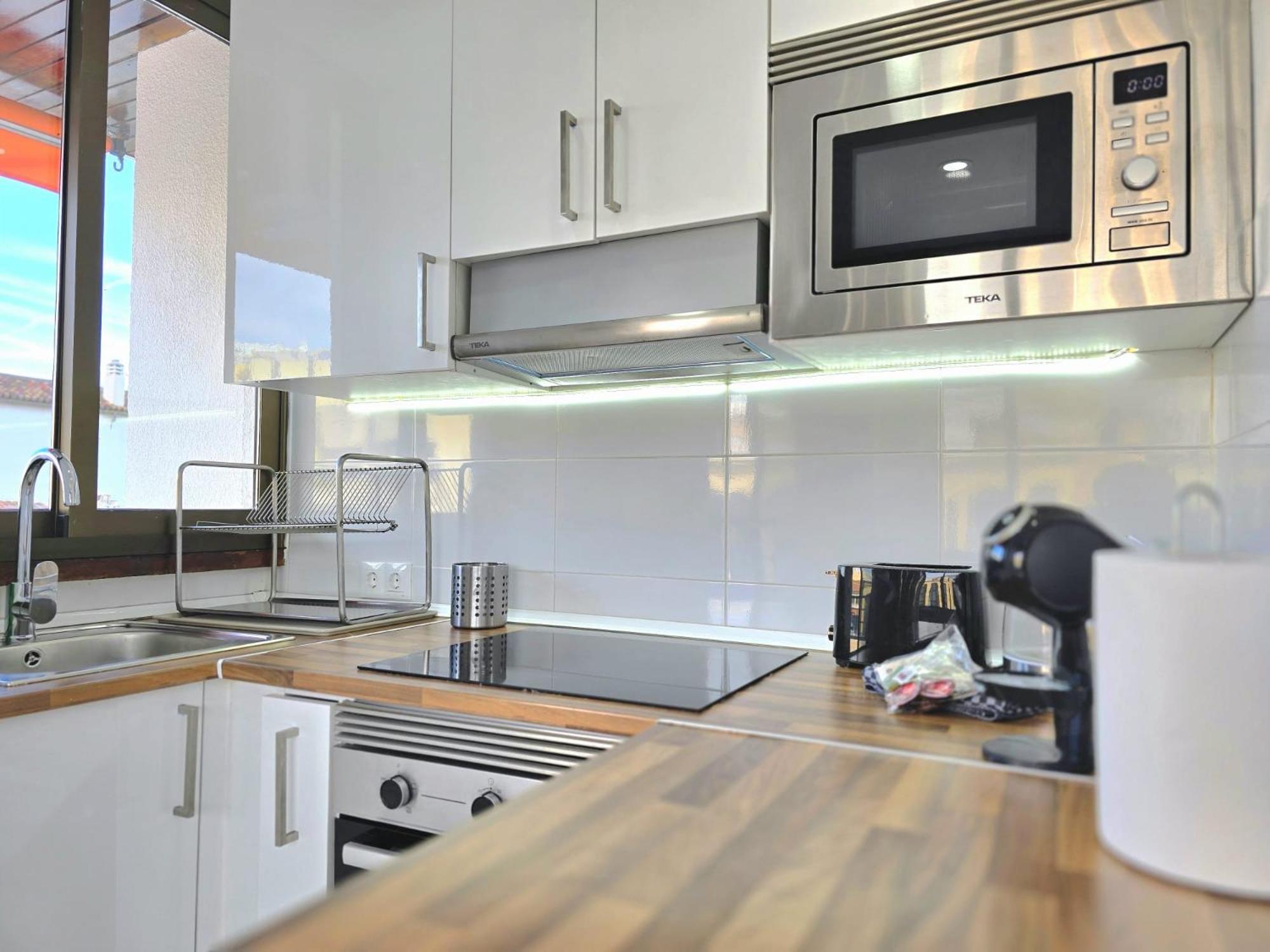 Nogalera Rainbow 2-Bedroom Apartment, Pool And Parking By Namaste Elite Torremolinos Exterior photo